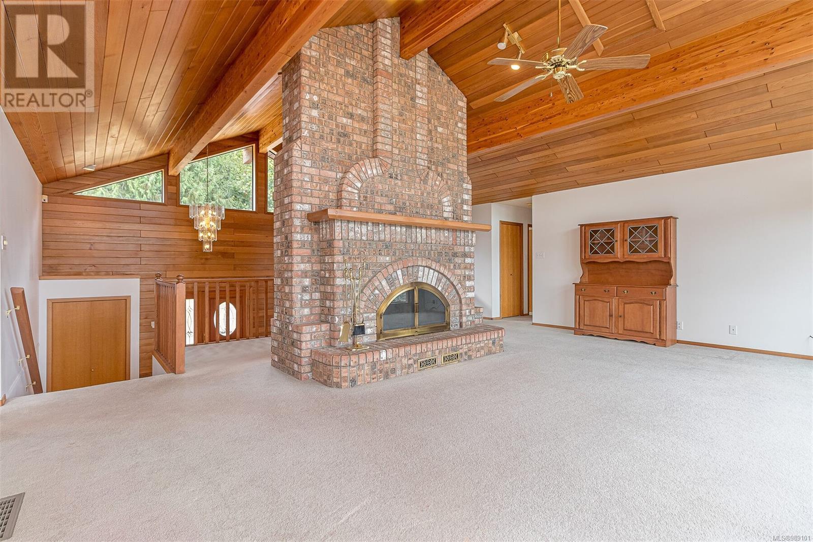 13289 Prospect Dr, Ladysmith