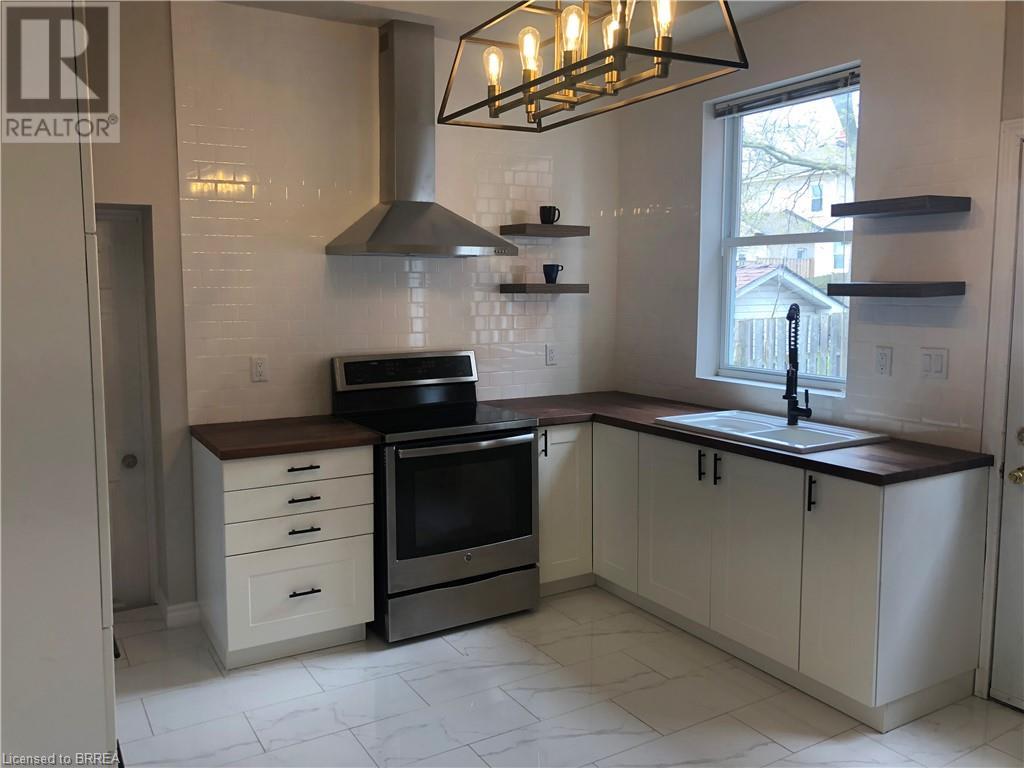 Photo 12 of 120 George Street, Brantford ON