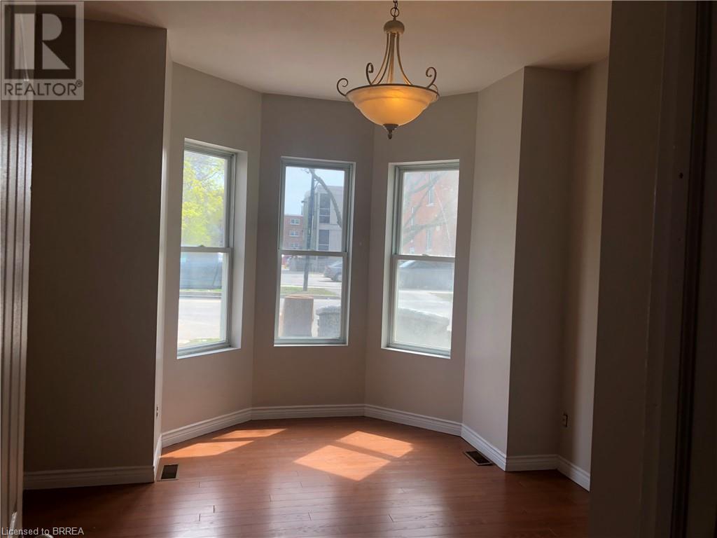 Photo 15 of 120 George Street, Brantford ON