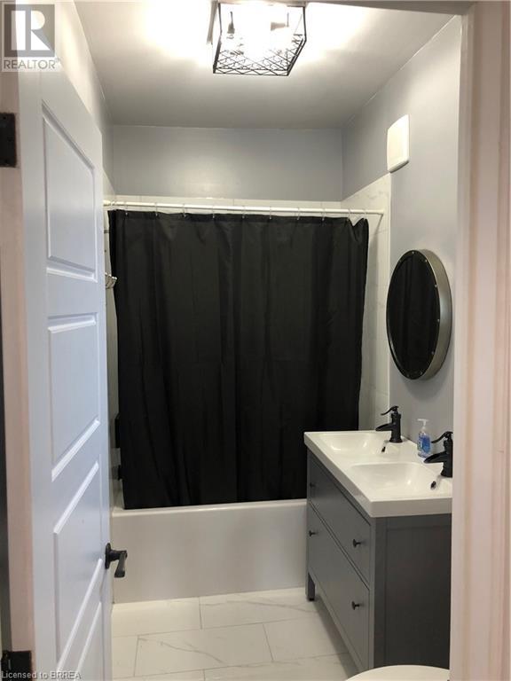 Photo 17 of 120 George Street, Brantford ON