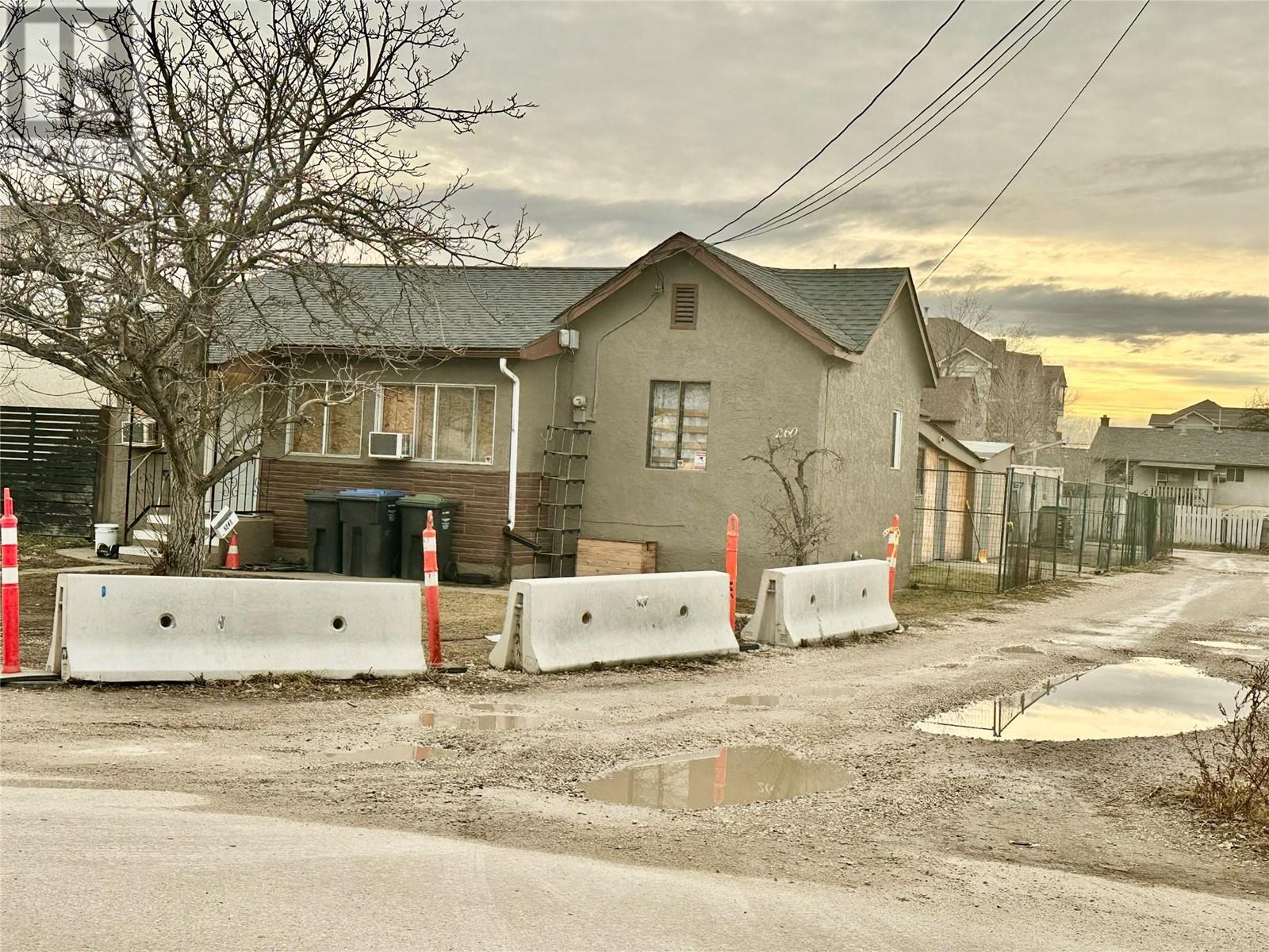Asher Road, Kelowna