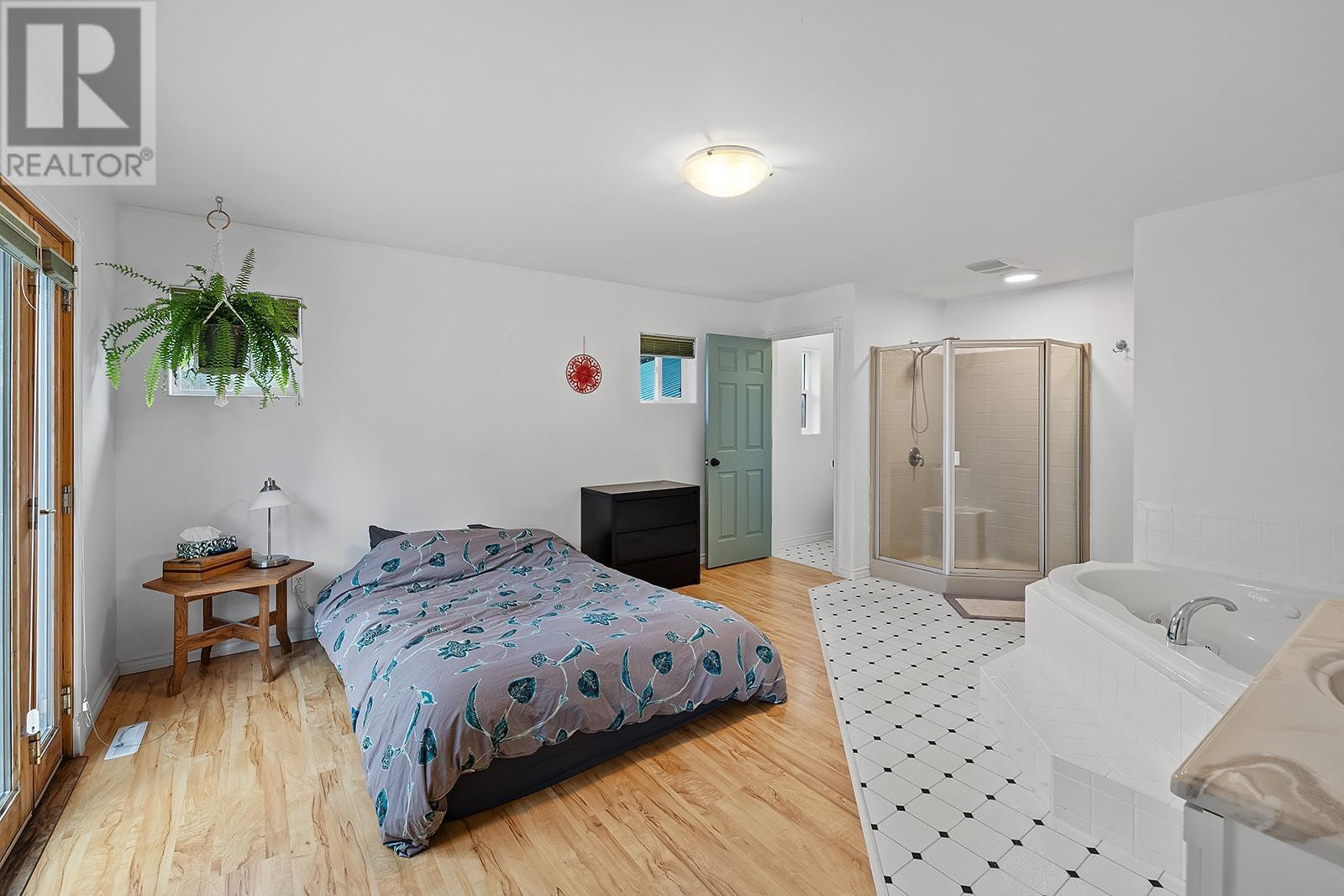 Photo 4 of 4790 Samuelson Road, Creston BC