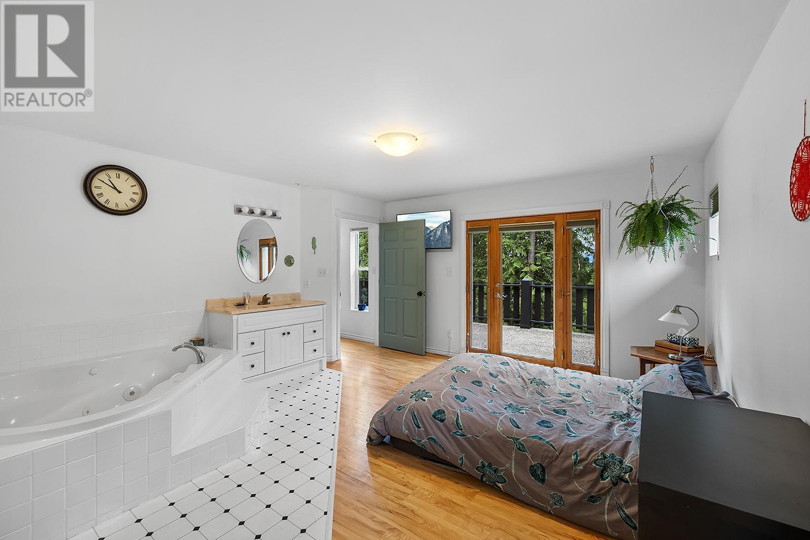 Photo 1 of 4790 Samuelson Road, Creston BC
