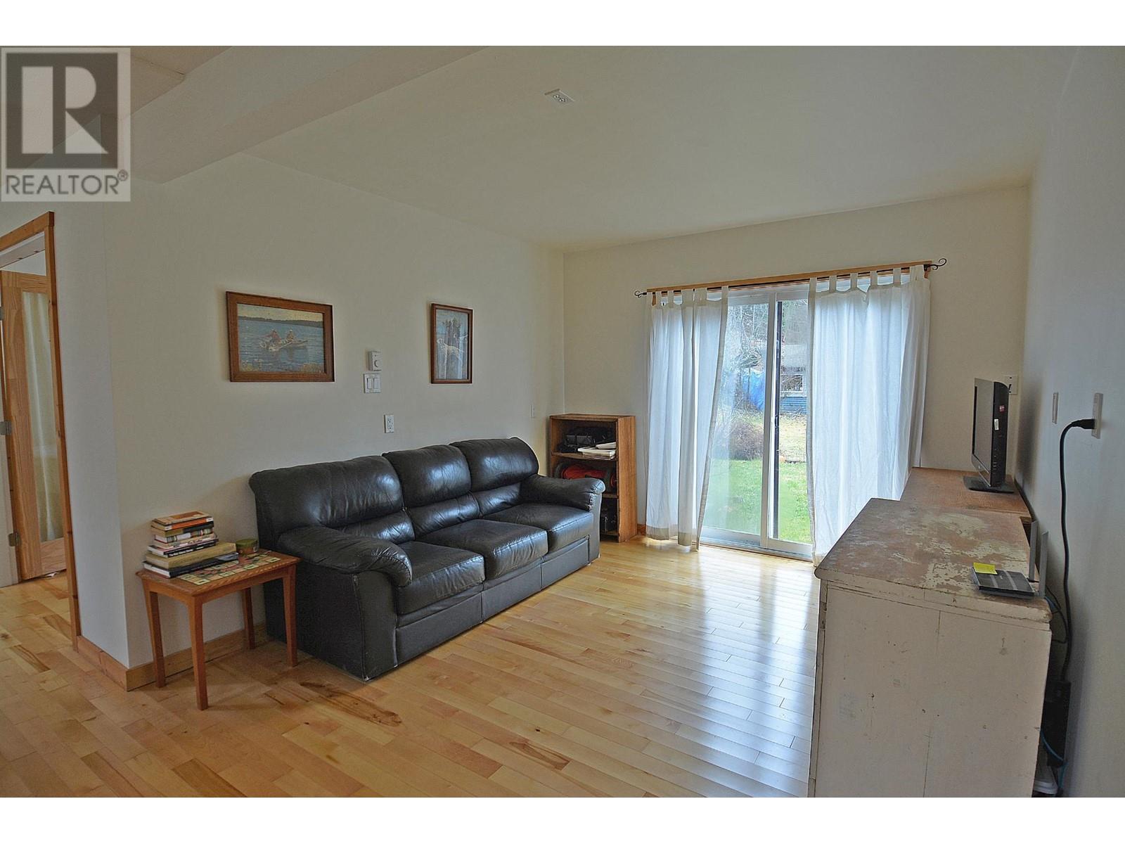Photo 5 of 124 Lake Avenue, Silverton BC