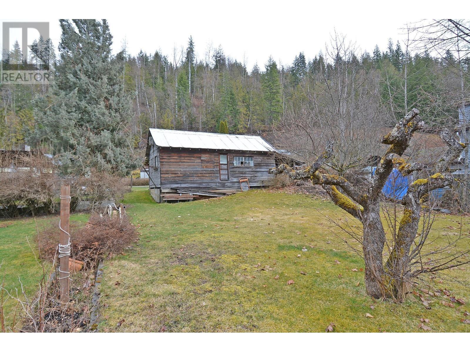 Photo 21 of 124 Lake Avenue, Silverton BC
