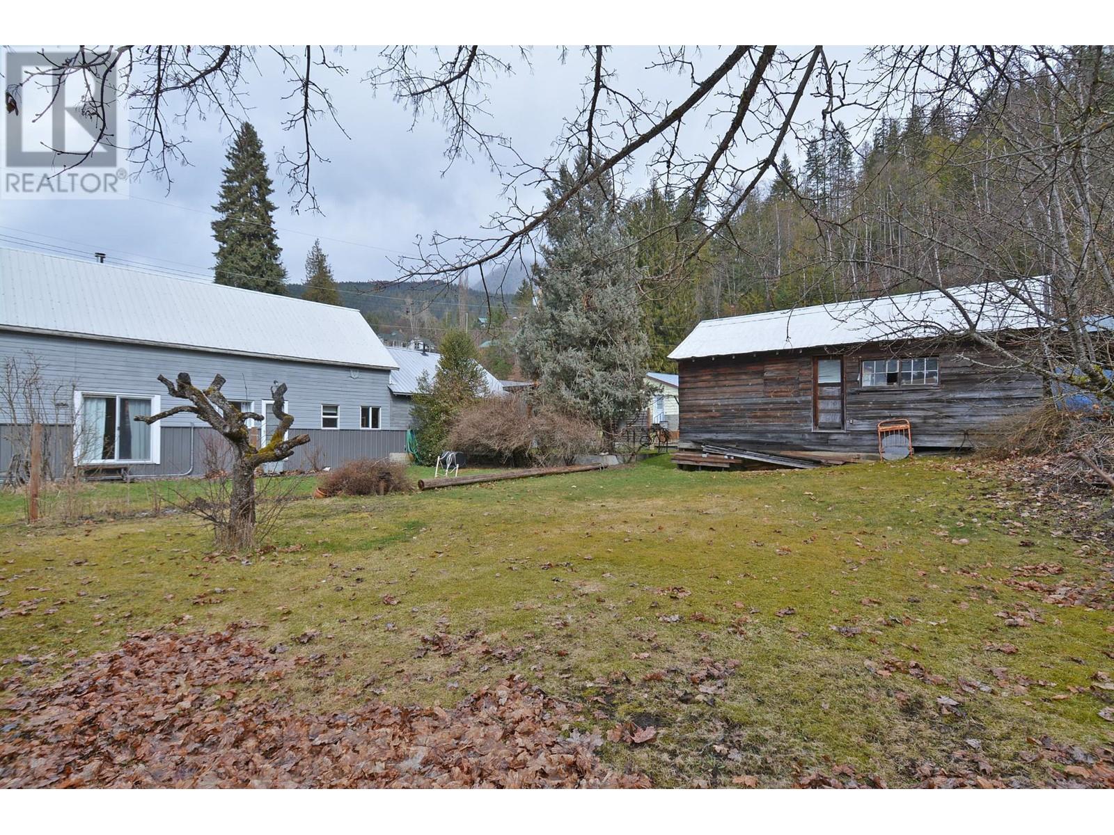 Photo 38 of 124 Lake Avenue, Silverton BC