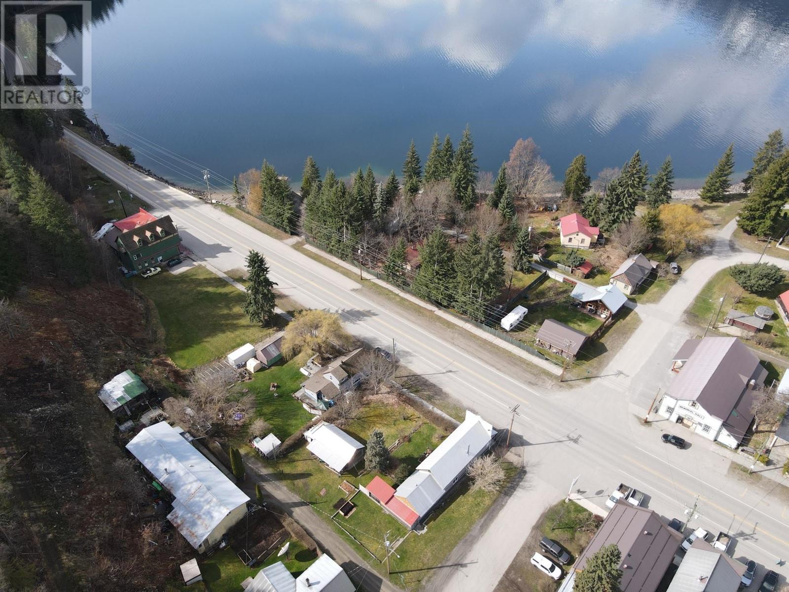 Photo 3 of 124 Lake Avenue, Silverton BC