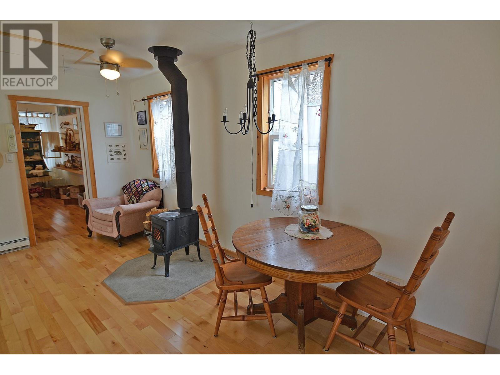 Photo 33 of 124 Lake Avenue, Silverton BC