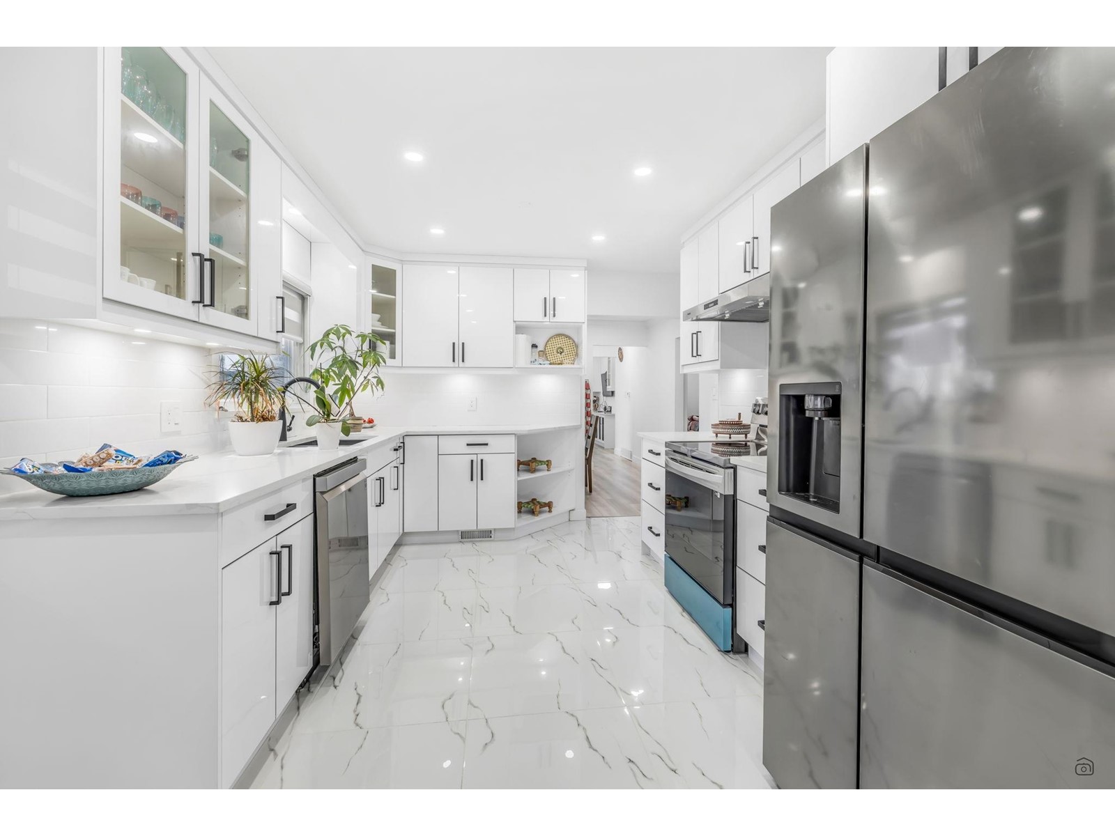 15839 CLIFF AVENUE, White Rock real estate listing R2970164