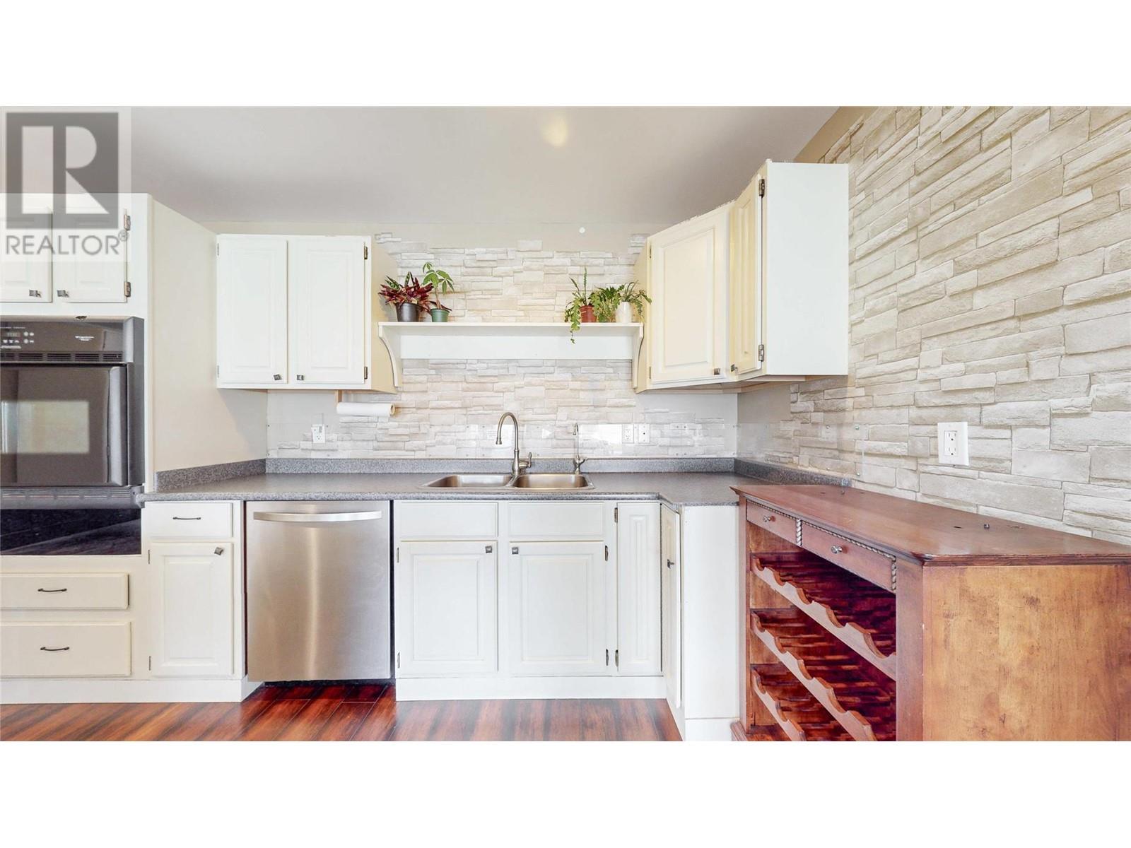  614 Wilson Mountain Road, Oliver