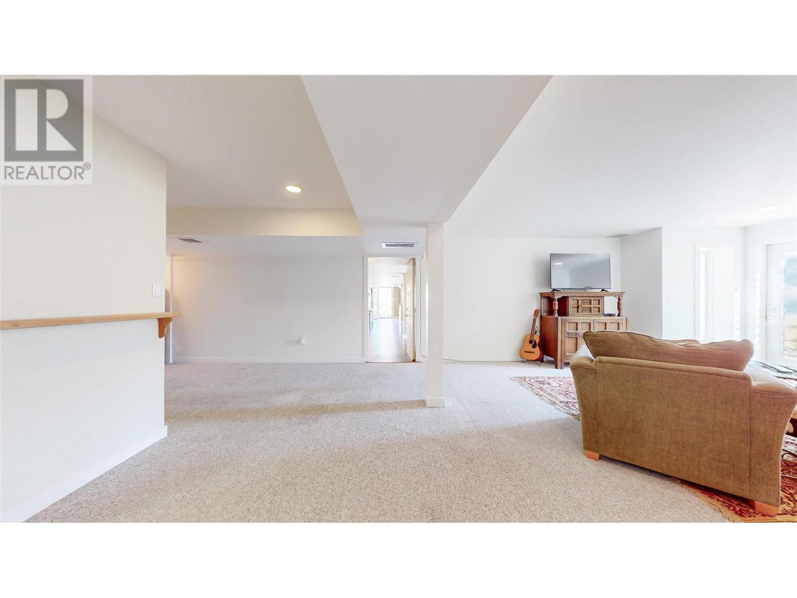 614 Wilson Mountain Road, Oliver