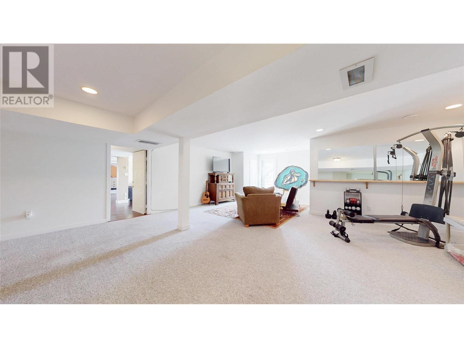  614 Wilson Mountain Road, Oliver