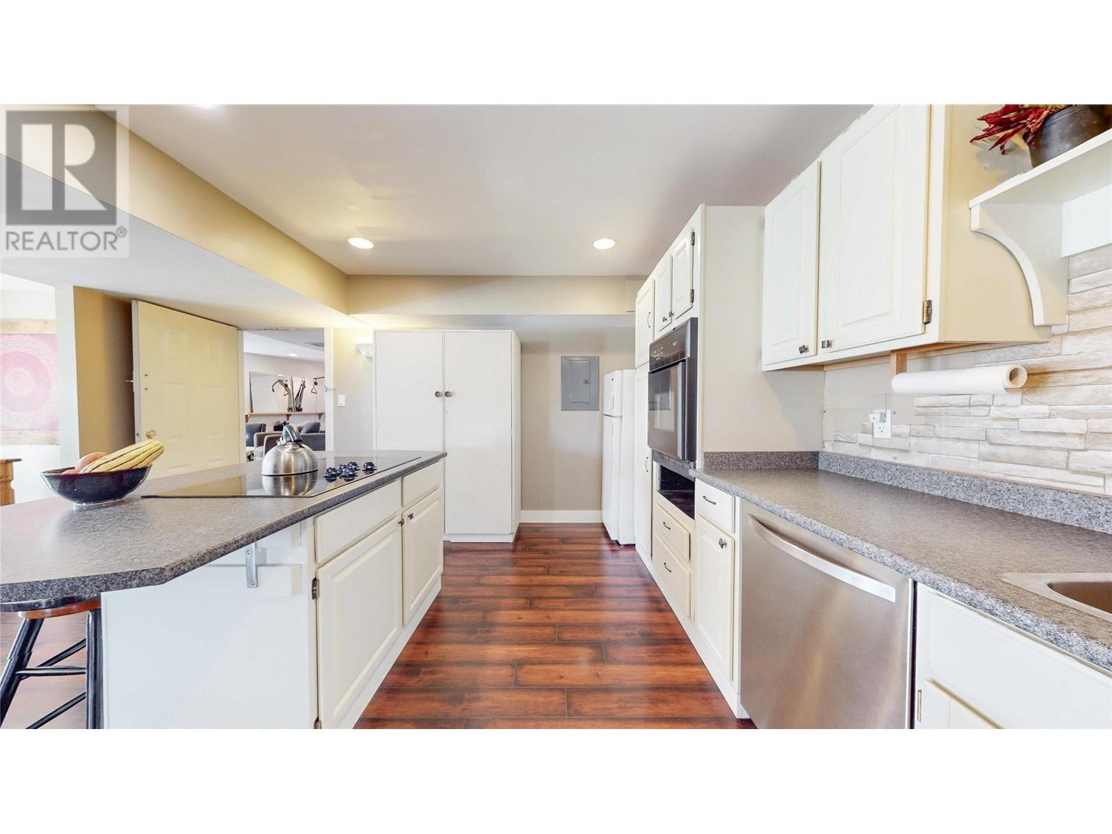  614 Wilson Mountain Road, Oliver