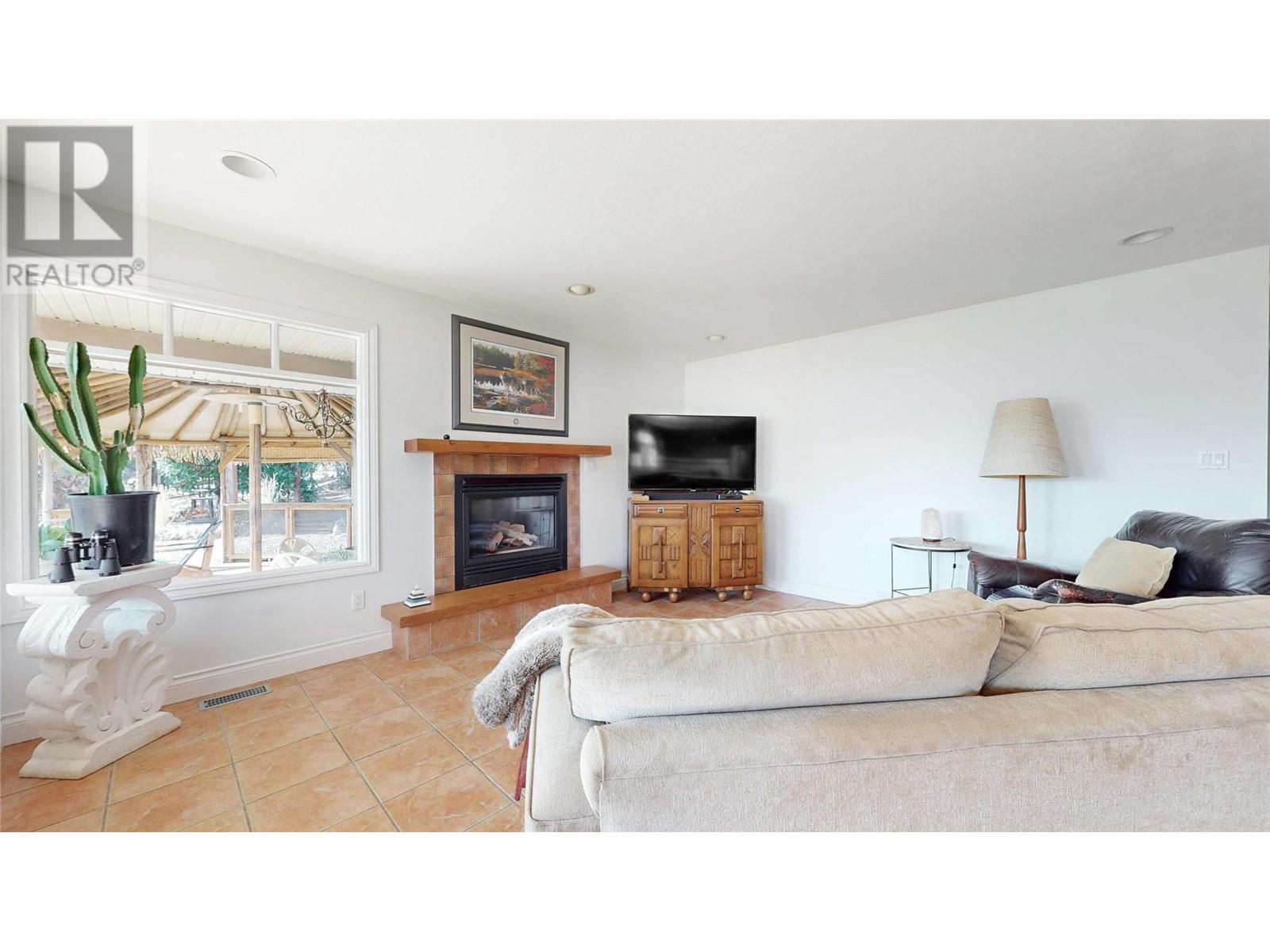  614 Wilson Mountain Road, Oliver