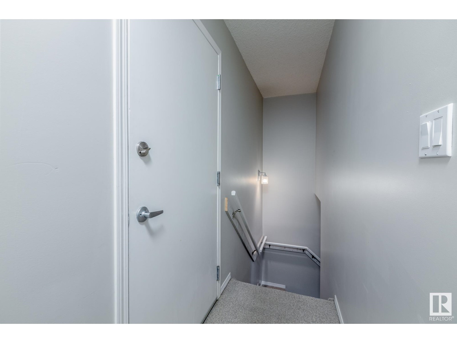 #203 105 MCKENNEY AV, St. Albert