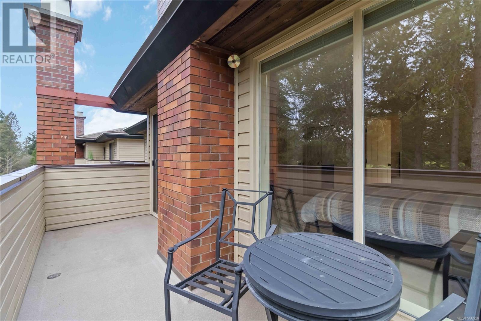 103 2345 Cedar Hill Cross Road, Oak Bay