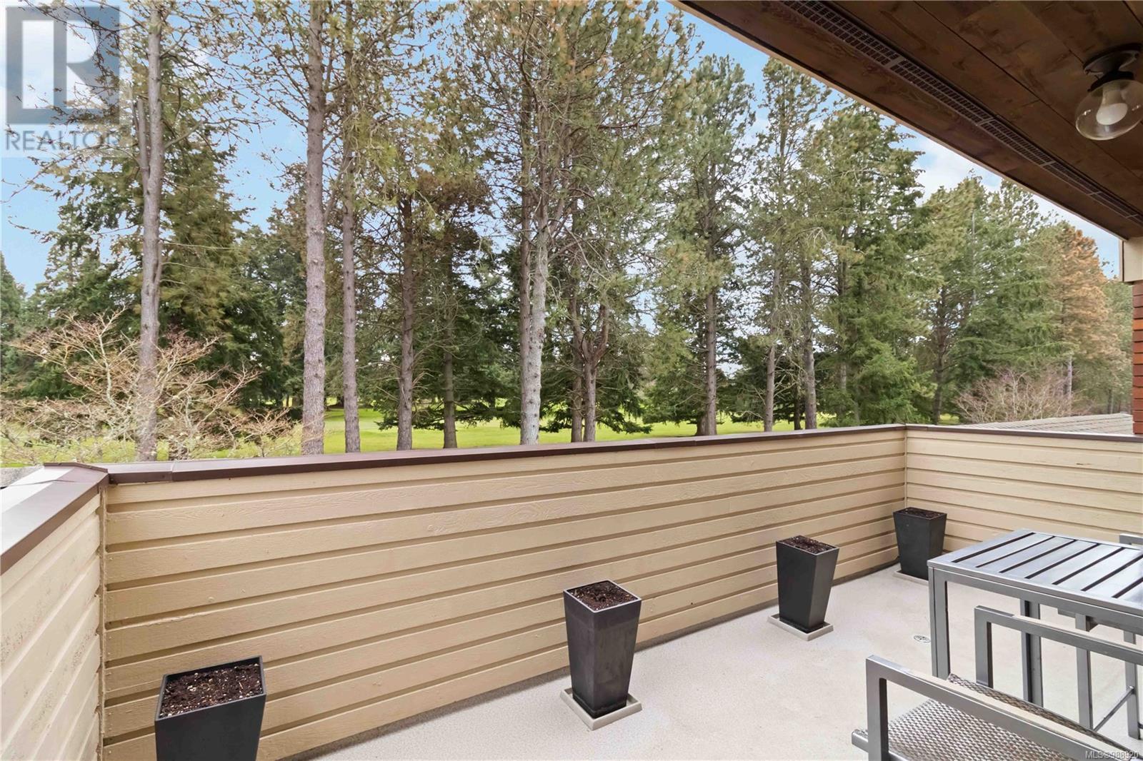 103 2345 Cedar Hill Cross Road, Oak Bay