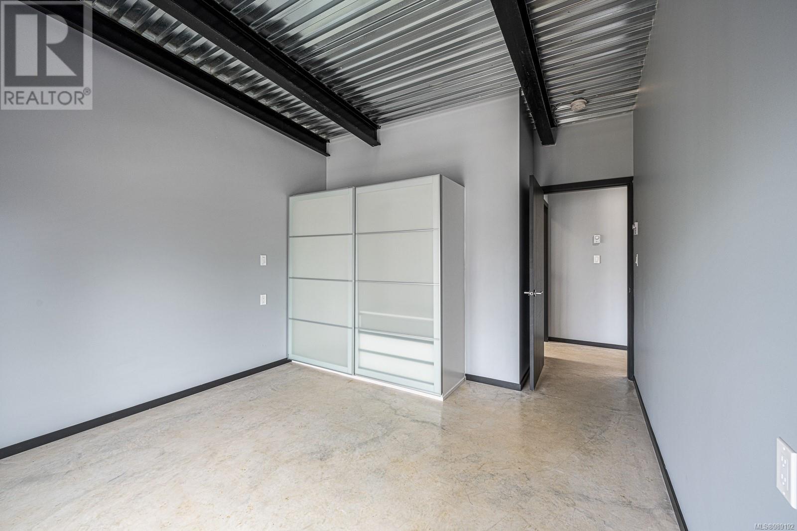 3855/3857 Warren Ave, Royston