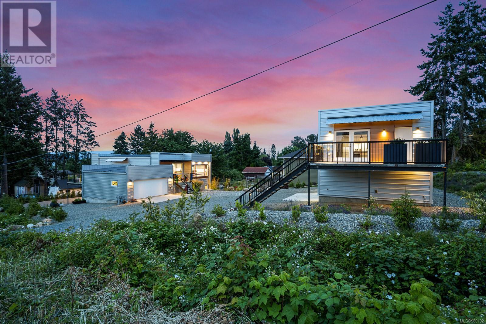 3855/3857 Warren Ave, Royston