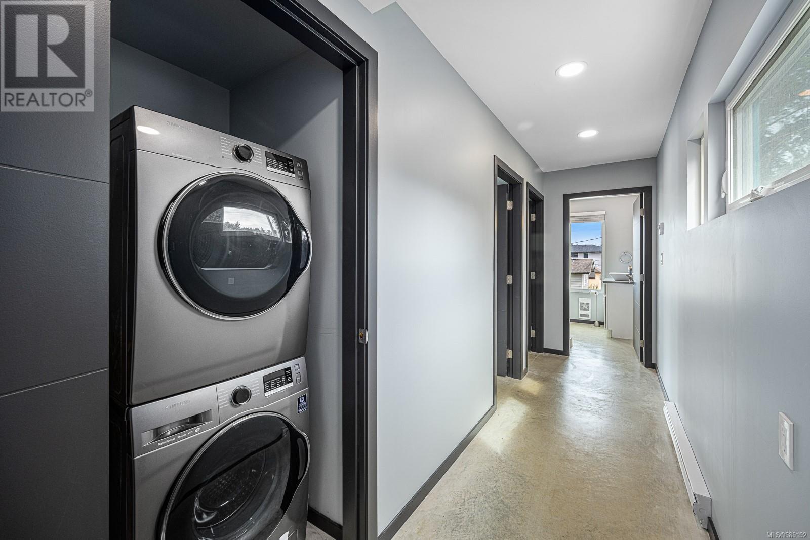 3855/3857 Warren Ave, Royston