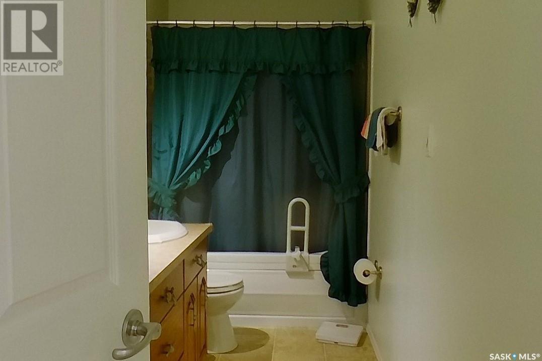 Photo 10 of 916 103rd Avenue, Tisdale SK