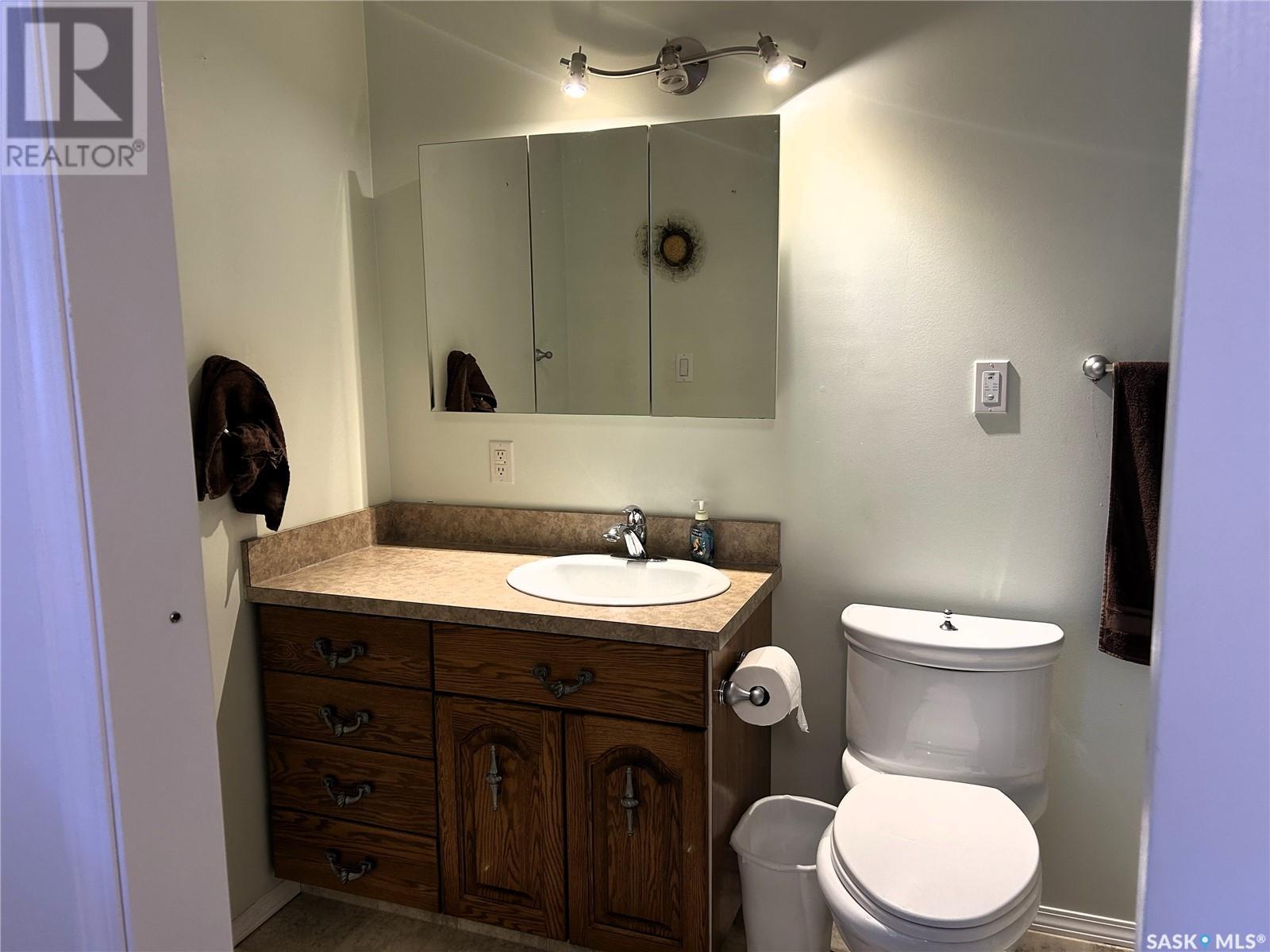 Photo 15 of 916 103rd Avenue, Tisdale SK