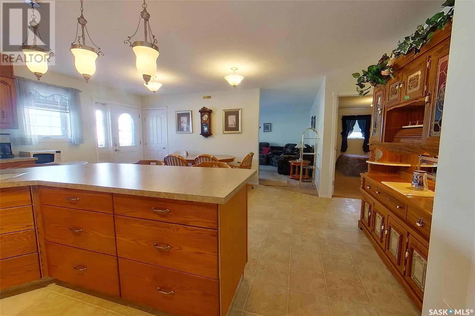 Photo 4 of 916 103rd Avenue, Tisdale SK