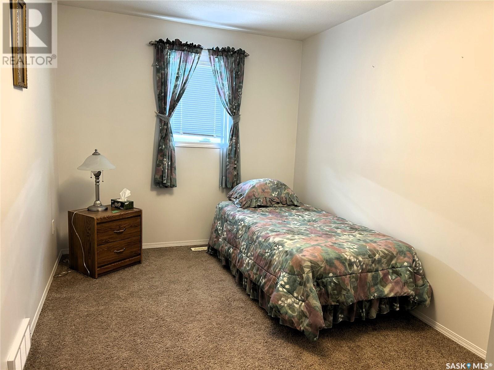 Photo 9 of 916 103rd Avenue, Tisdale SK