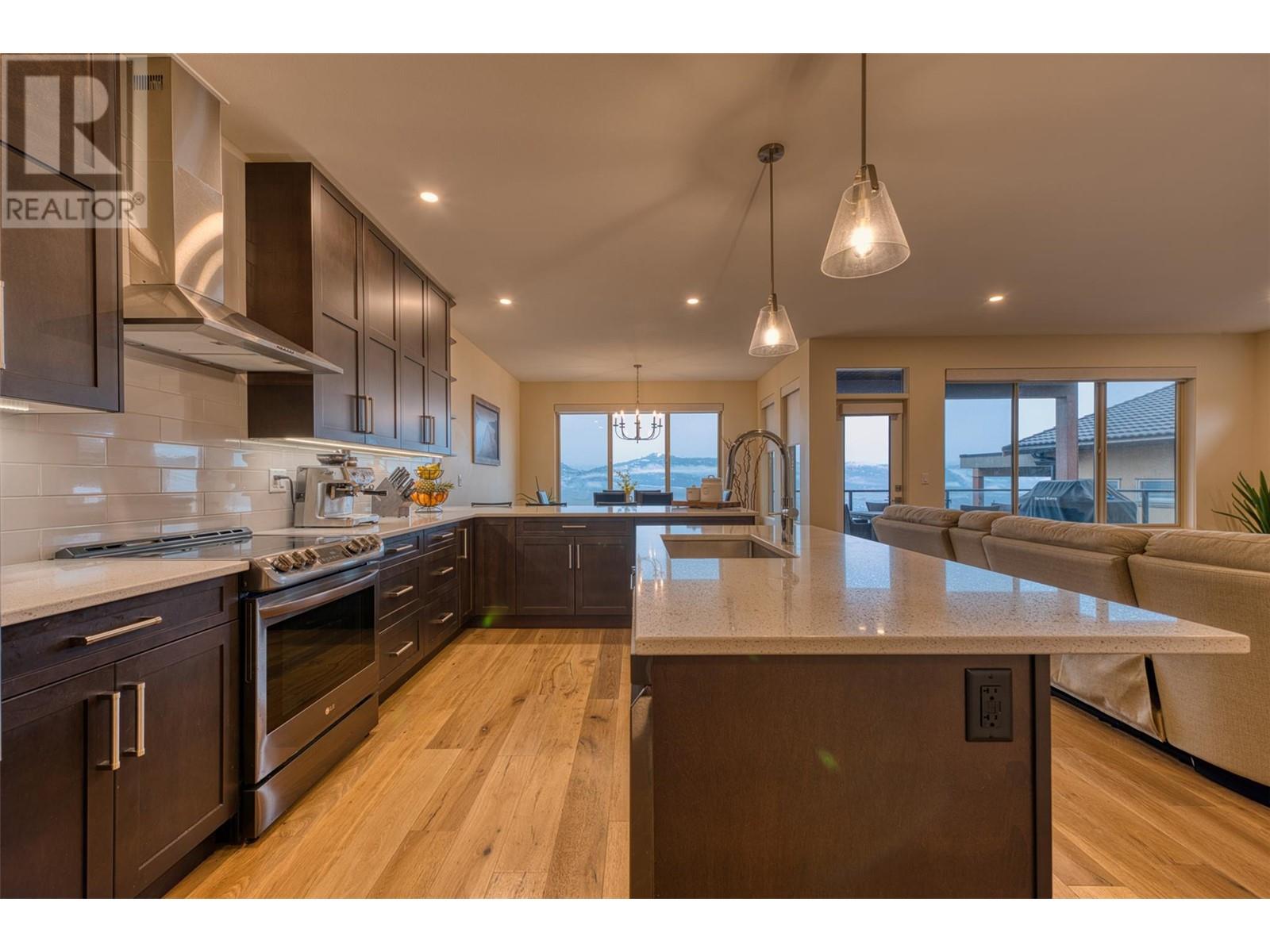 2 595 Vineyard Way North, Vernon