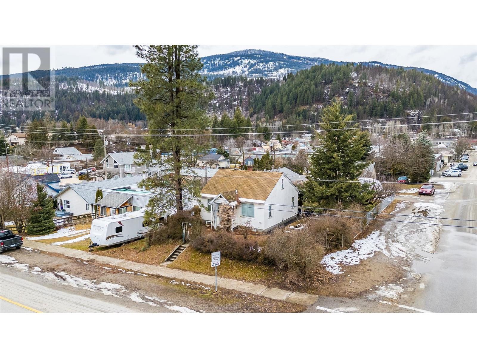 302 9th Avenue, Castlegar
