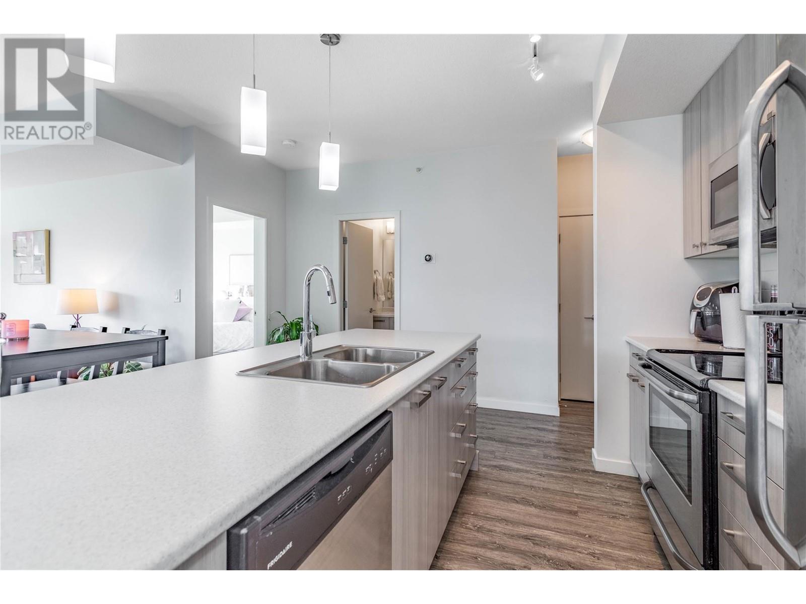 312 935 Academy Way, Kelowna