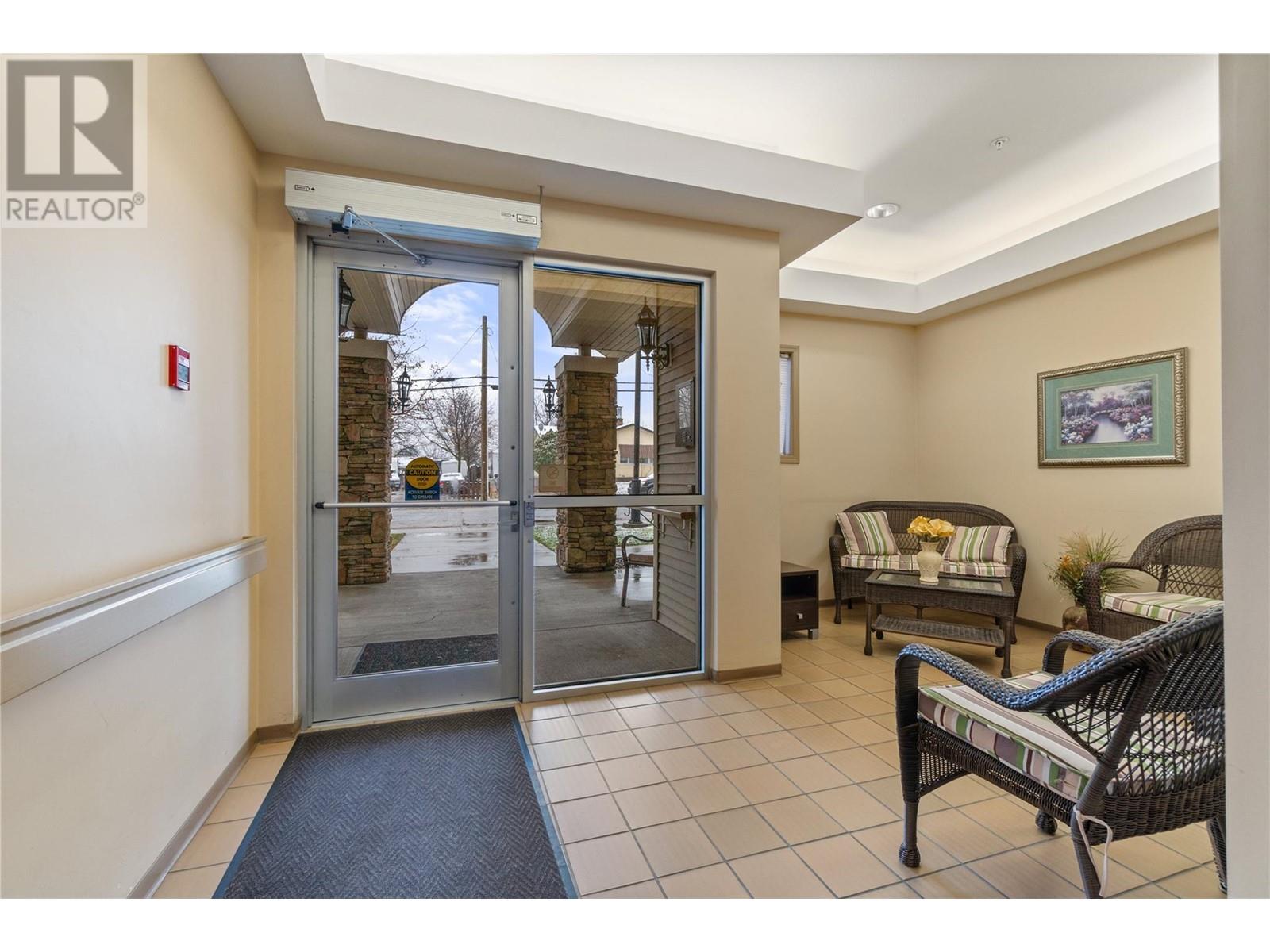 309 250 Dougall Road North, Kelowna