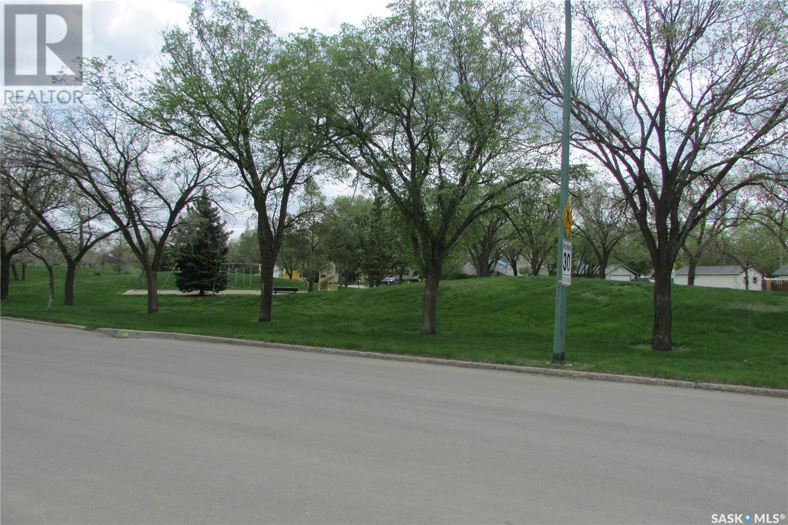 Photo 7 of 45 Cecil Crescent, Regina SK