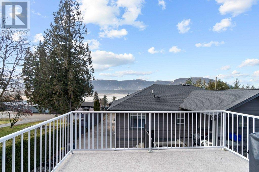 1750 20 Avenue Northeast, Salmon Arm
