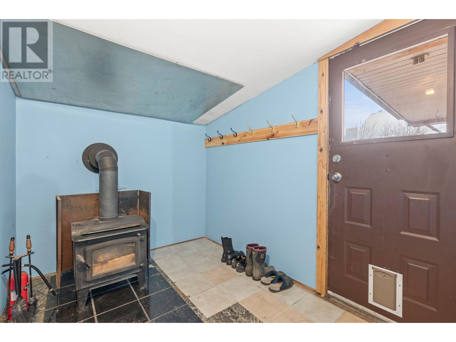 5768 Highway 97 N Highway, Falkland