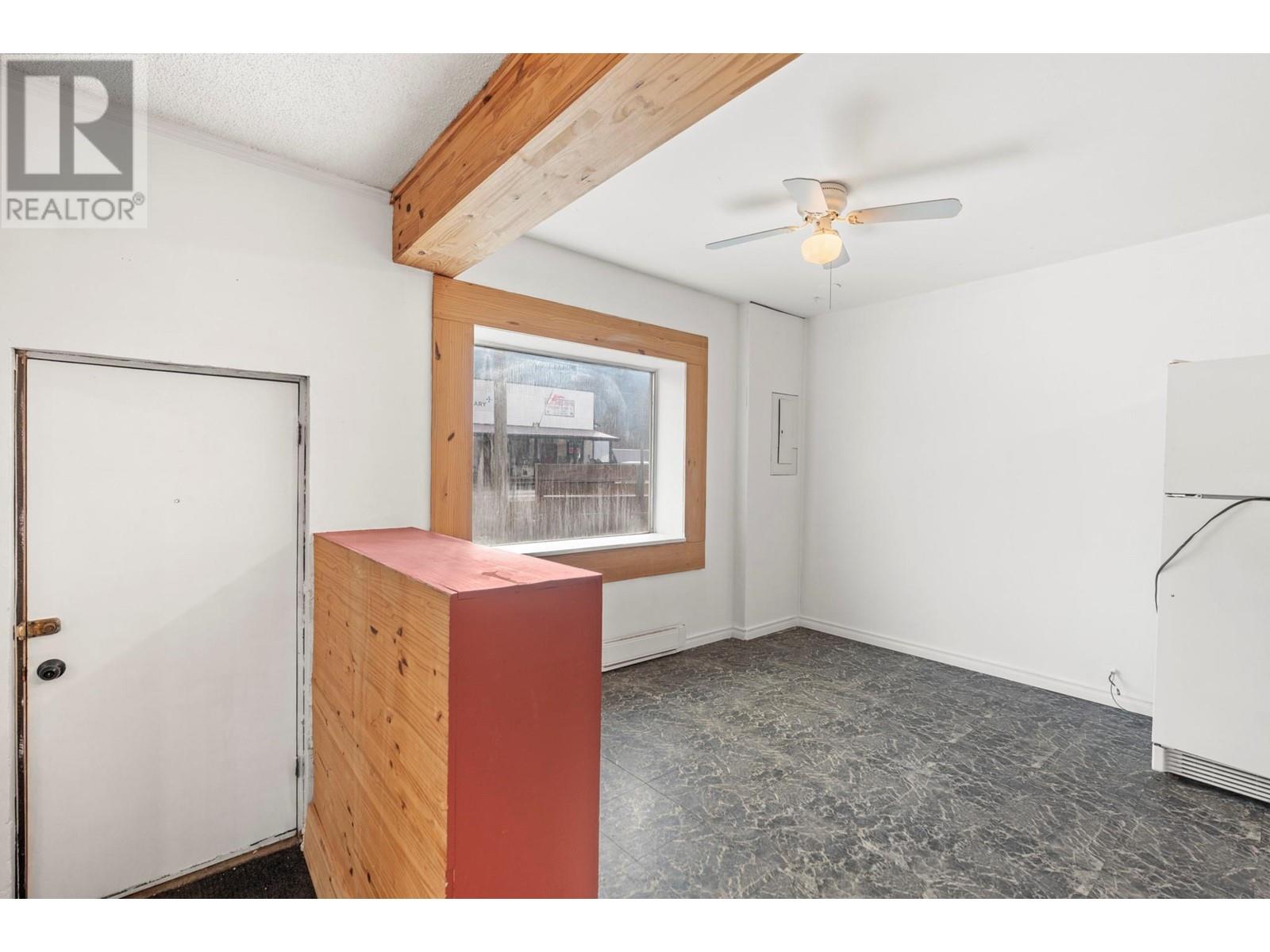 5768 Highway 97 N Highway, Falkland