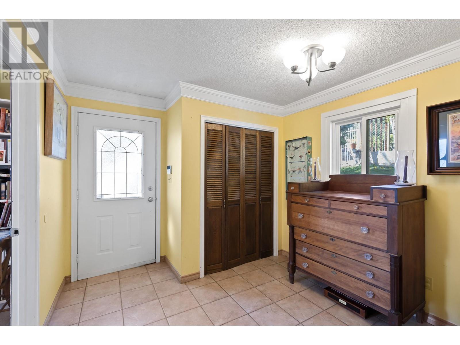 5010 Elliott Avenue, Peachland