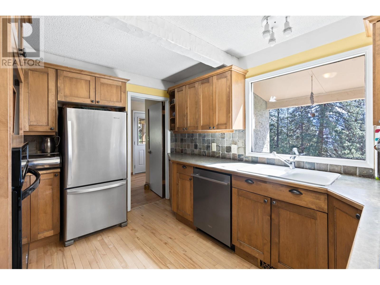 5010 Elliott Avenue, Peachland