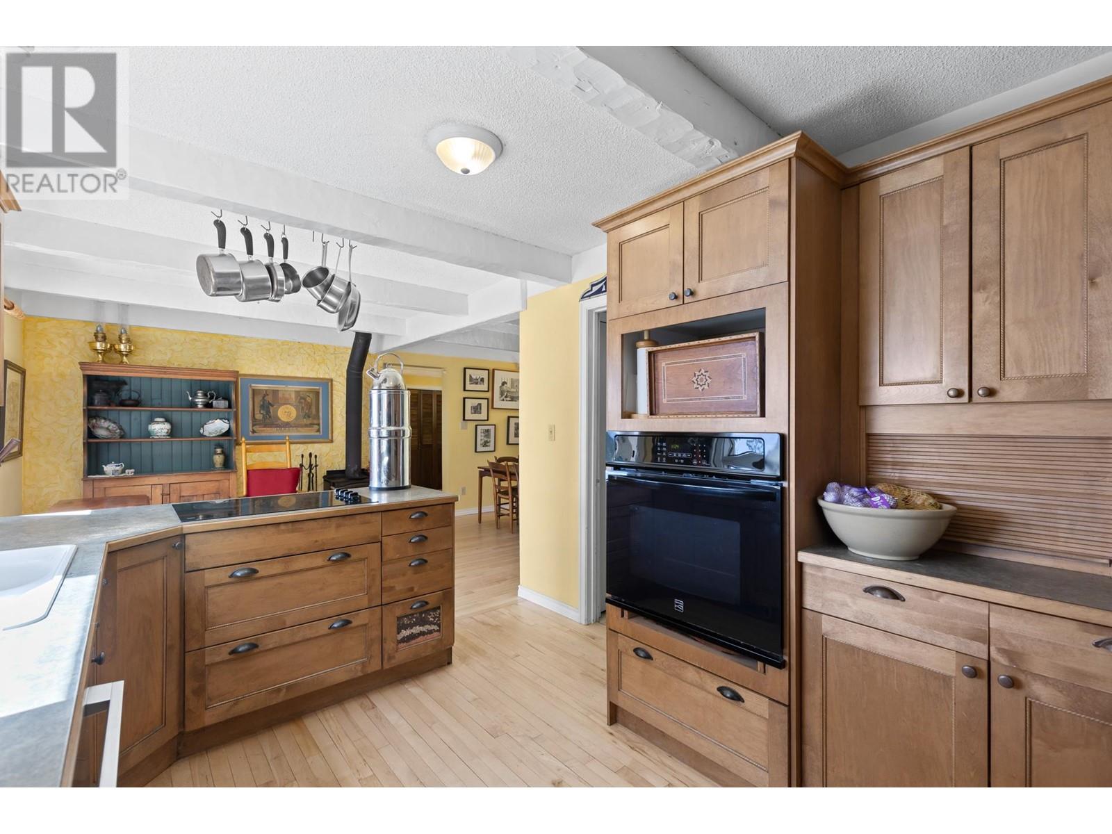 5010 Elliott Avenue, Peachland
