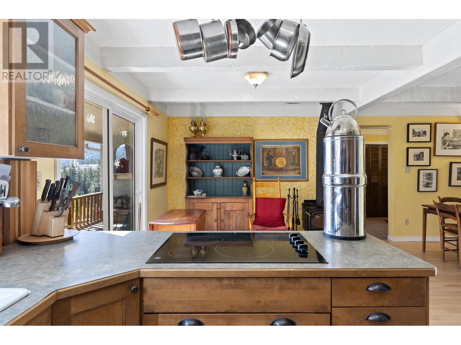 5010 Elliott Avenue, Peachland