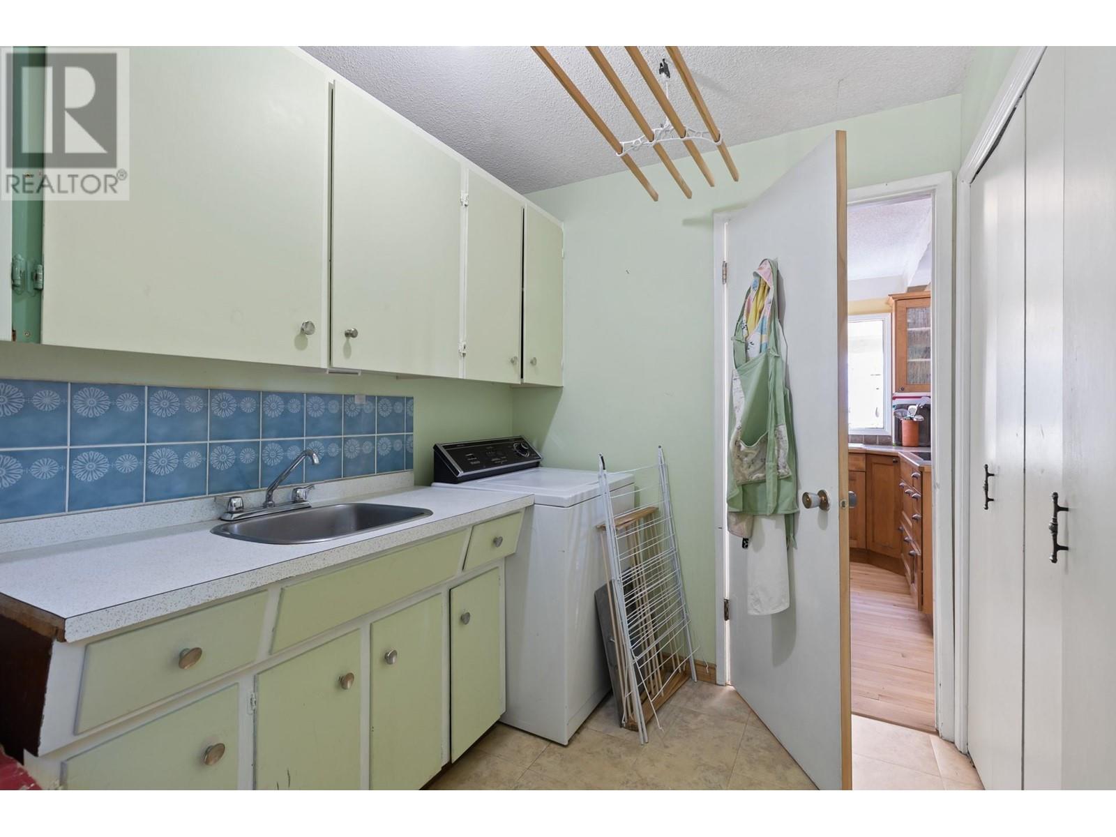 5010 Elliott Avenue, Peachland
