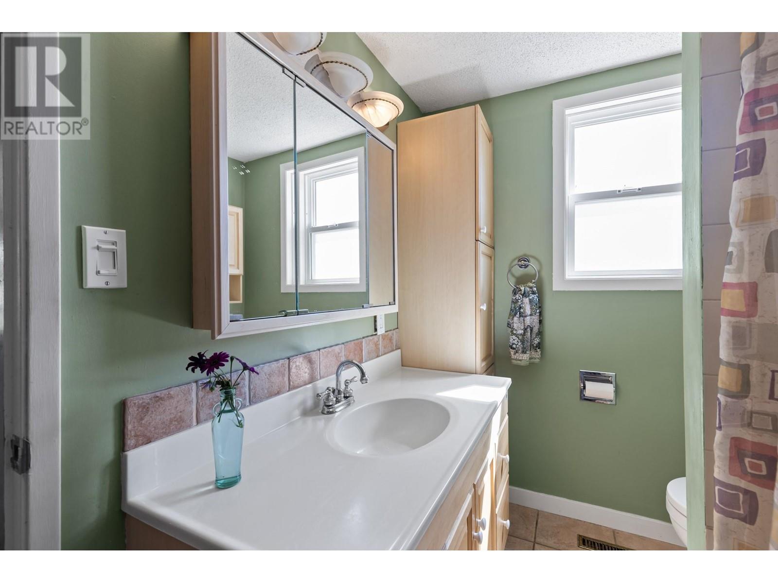 5010 Elliott Avenue, Peachland