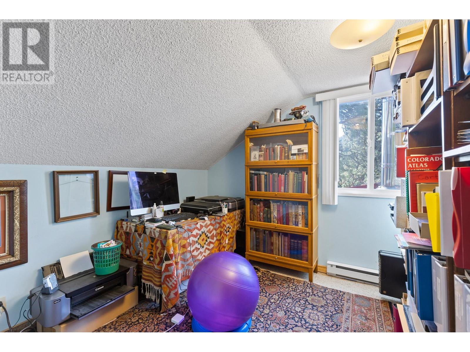 5010 Elliott Avenue, Peachland