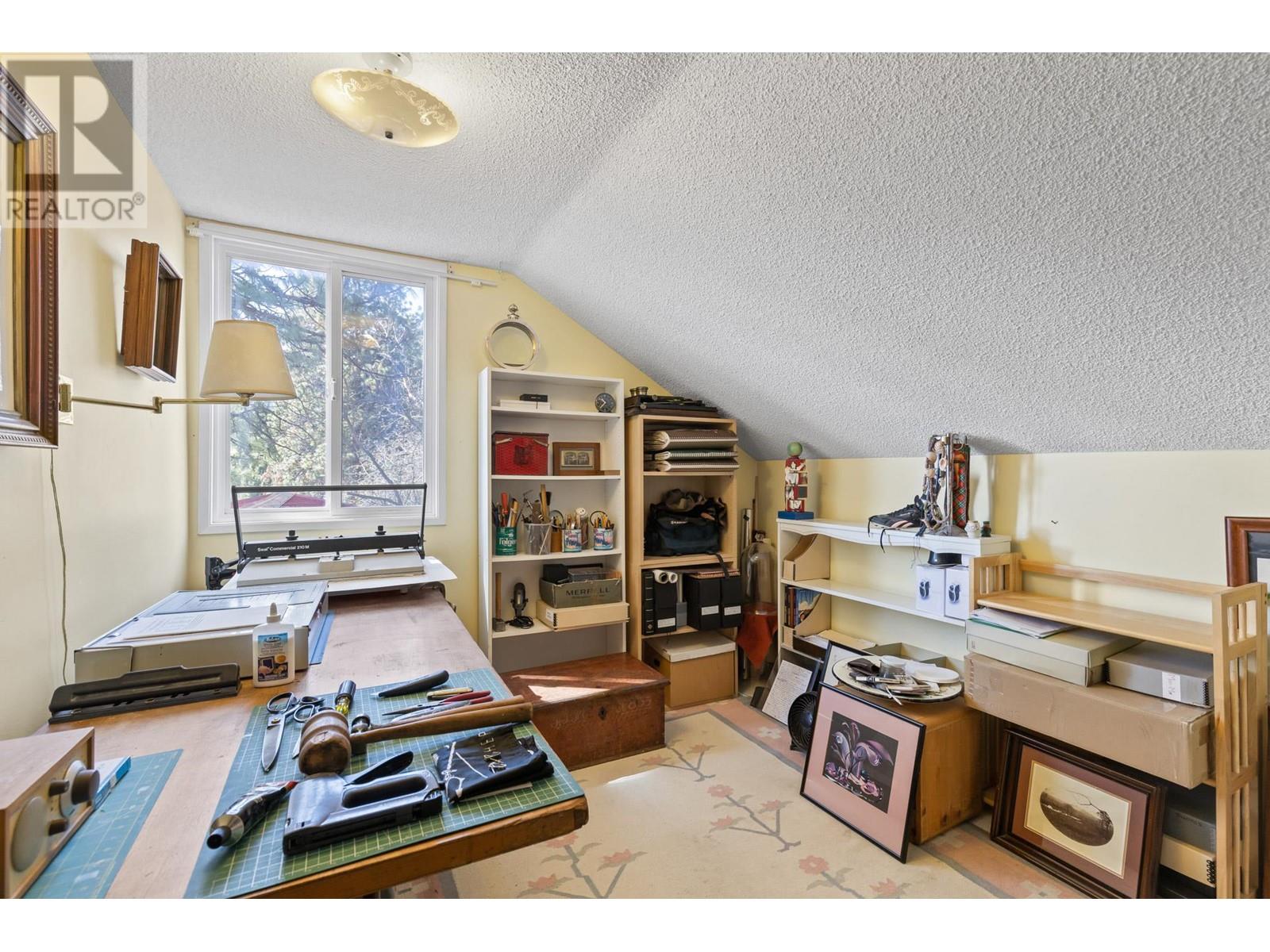 5010 Elliott Avenue, Peachland