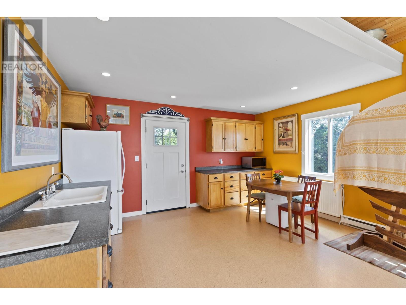 5010 Elliott Avenue, Peachland