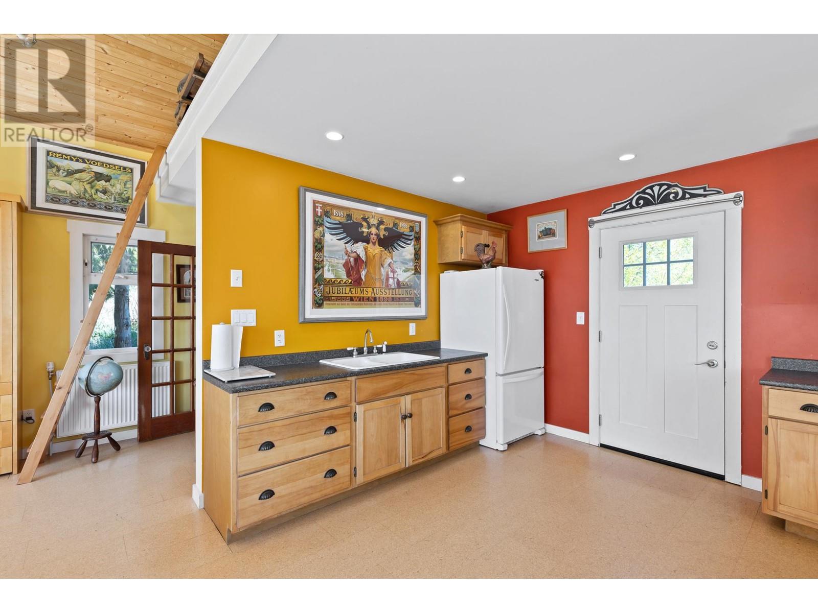 5010 Elliott Avenue, Peachland