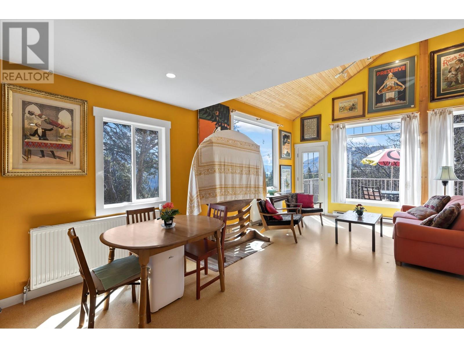 5010 Elliott Avenue, Peachland