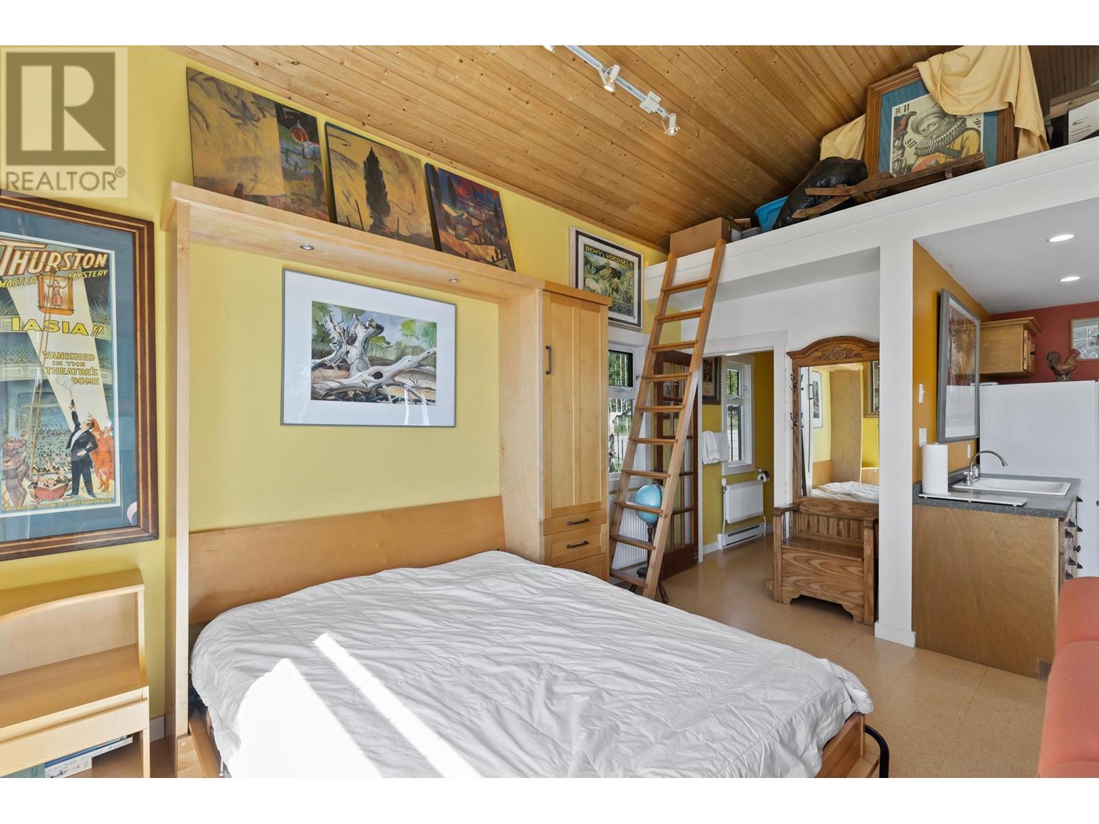 5010 Elliott Avenue, Peachland