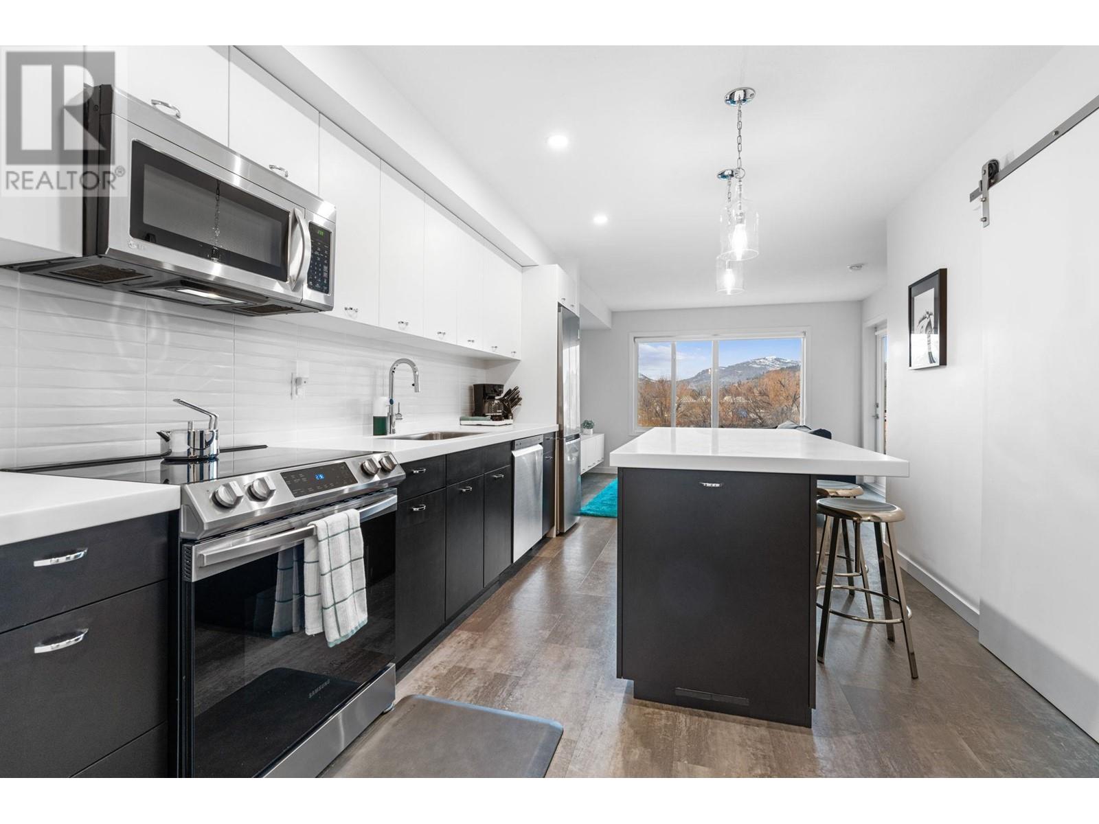 412 1550 Dickson Avenue, Kelowna