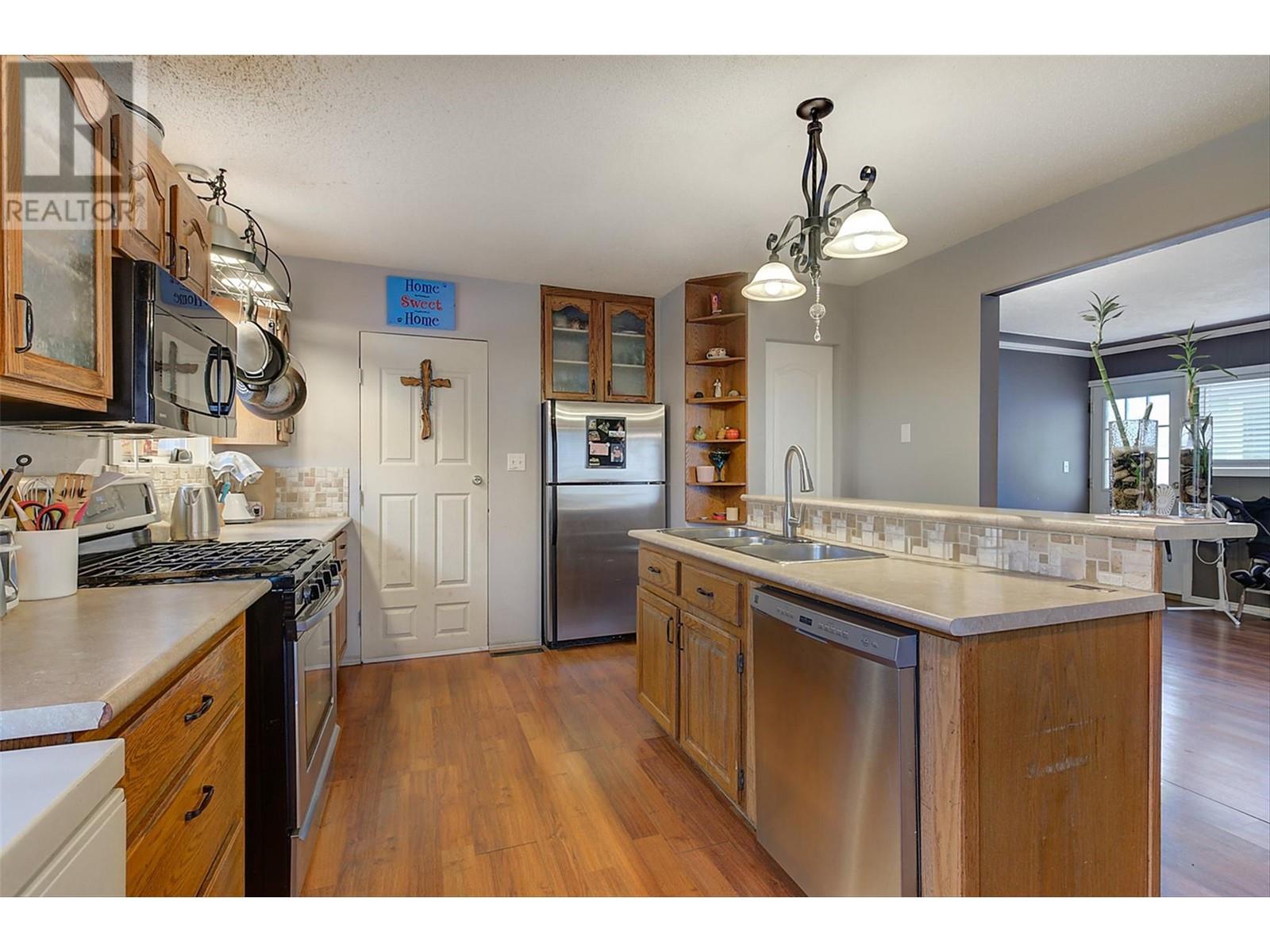 3004 37 STREET - Image 13